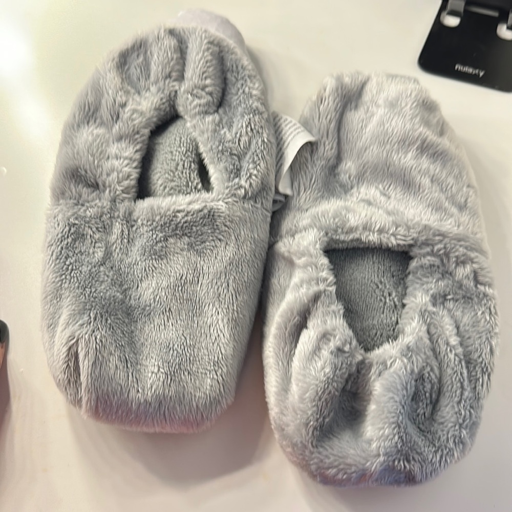 Heating pad slippers with microwavable insert